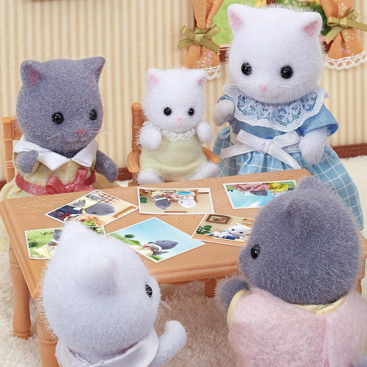 Sylvanian Families 5455 Persian Cat Family