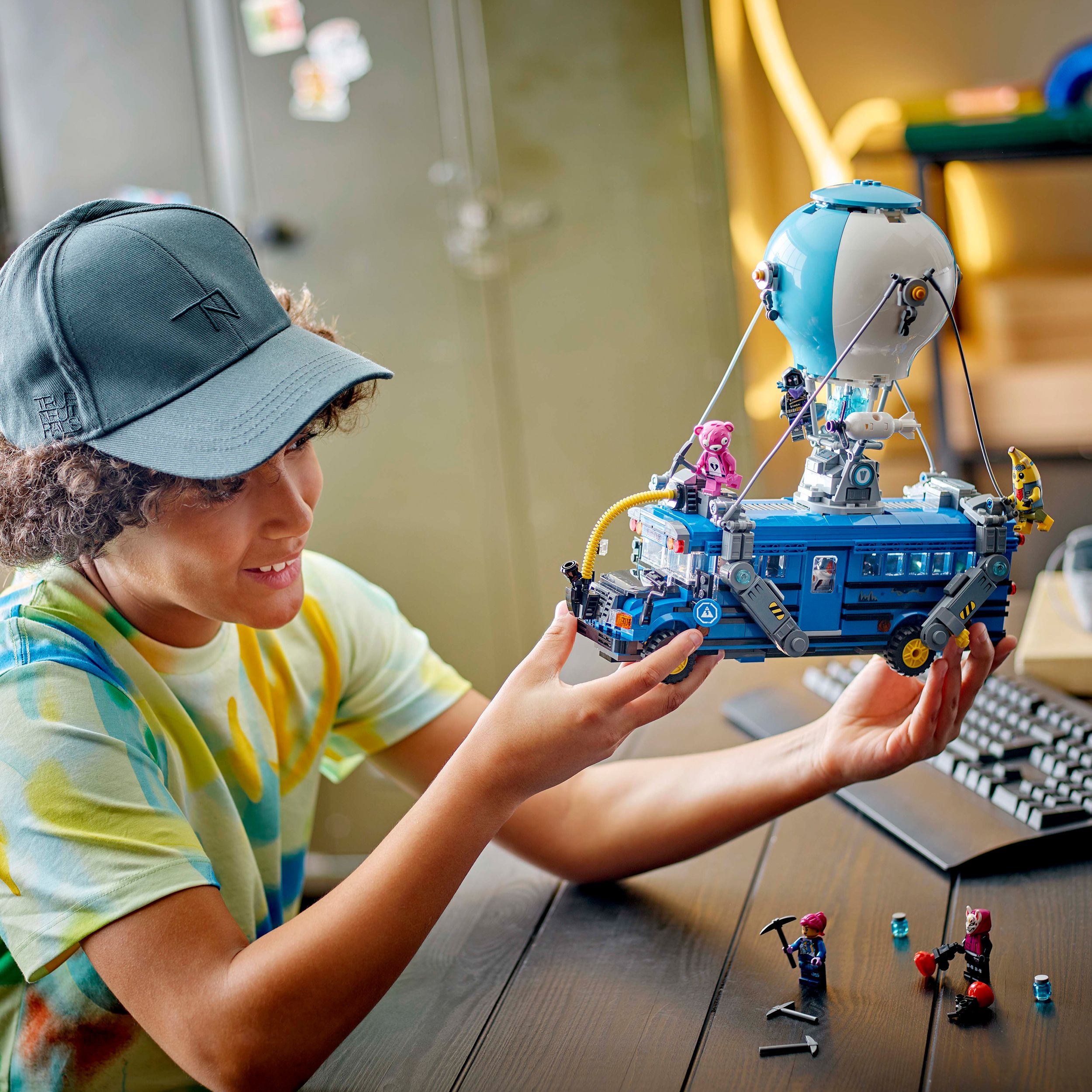 LEGO 77073 Fortnite Battle Bus Video Game Toy with Characters