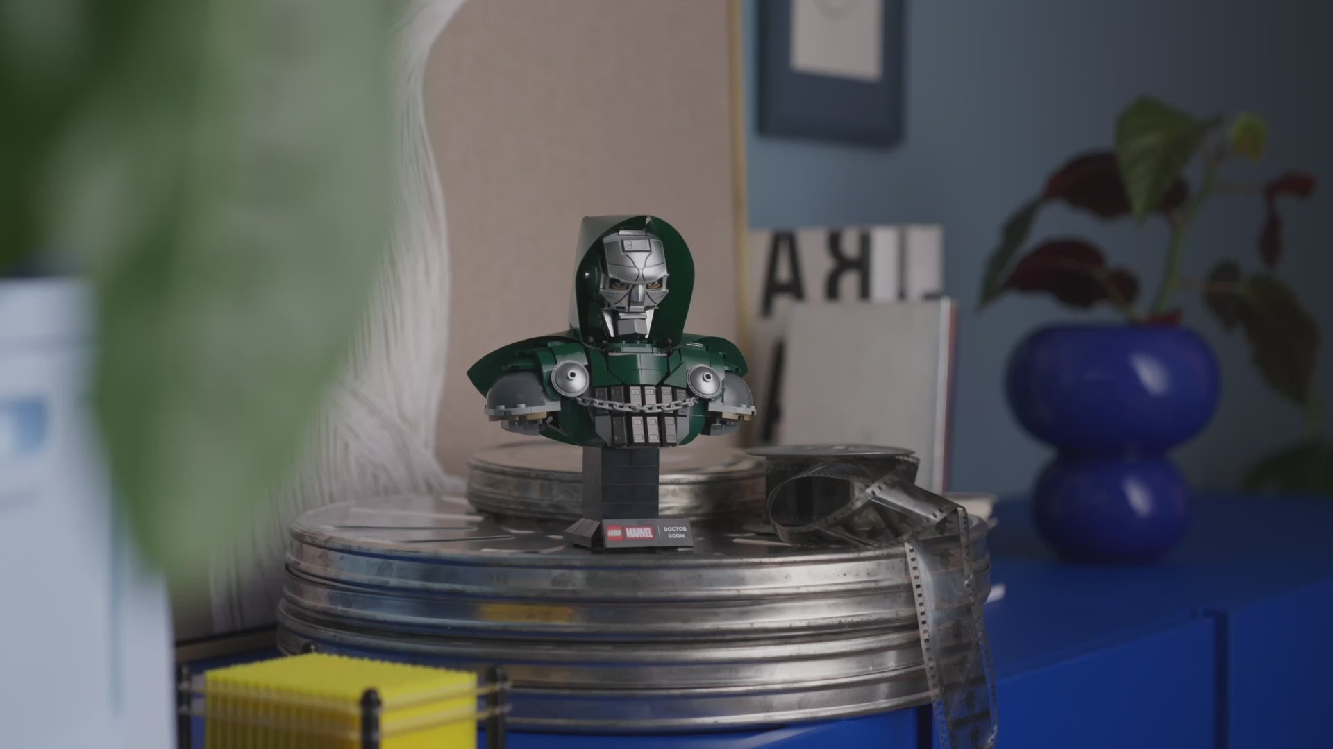 LEGO 76345 ? Marvel Doctor Doom Bust Building Set