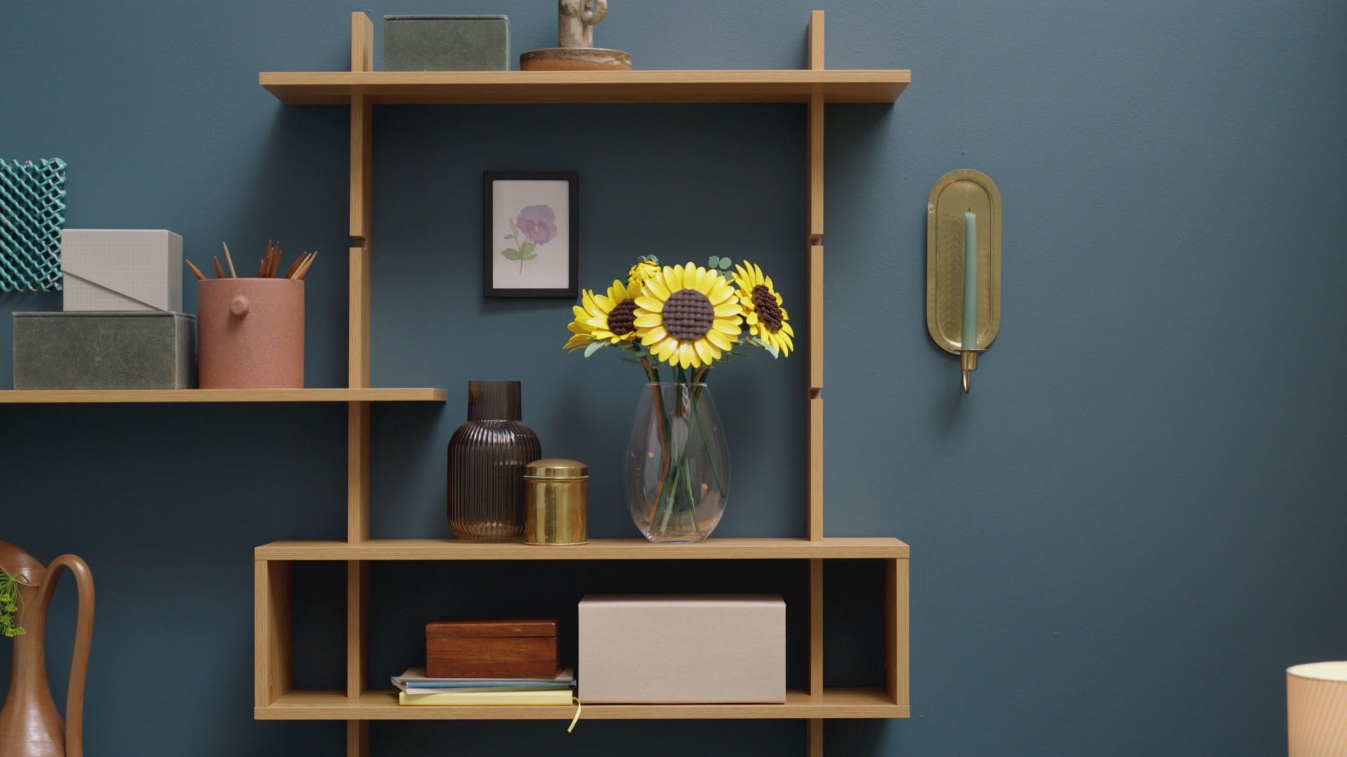 Load video: LEGO 11502 Sunflower Bouquet