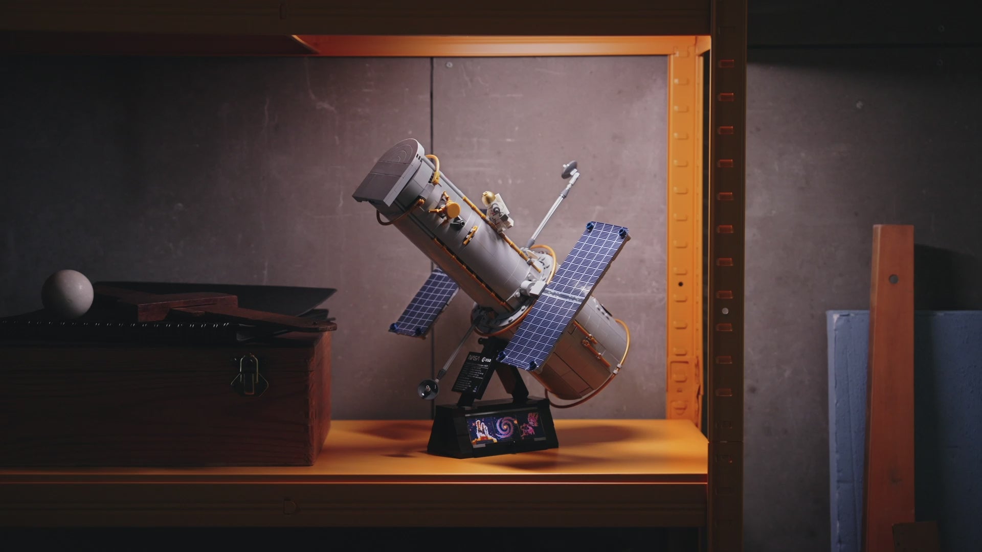 LEGO 11382 Icons Hubble Space Telescope - Science Decor Set